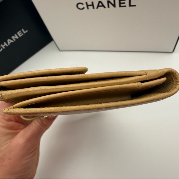 CHANEL Coco Button bi-fold long wallet - Picture 4 of 16